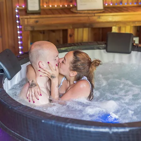 Panzió La Reserve De L'aube - Hebergements Insolites Luxe Et Design